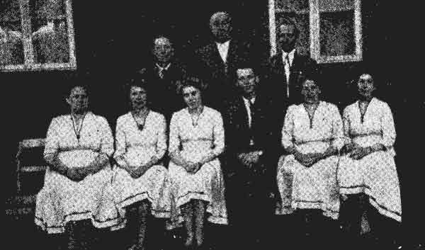 Koori juhatus 1962. a. Istuvad (vasakult paremale): D. Reimann, A. Saar, koorijuht M. Erik, A. Erik, V. Kaasik ja L. Reimaa. Seisavad: A. Reimann, A. Nurk, M. Nilson.