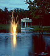 VI Muusikapäevade ajal avati Suure-Jaani järve ääres Muusikapaviljon ja järvel valgustusega purskkaev.